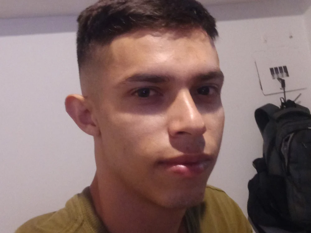sebas_smith98's Offline Chat Room