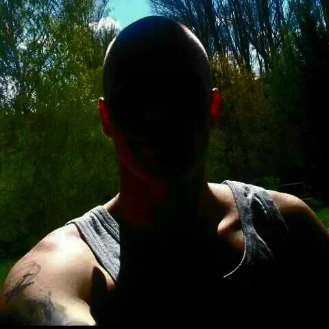 NoFace-Toyboy offline chatrum