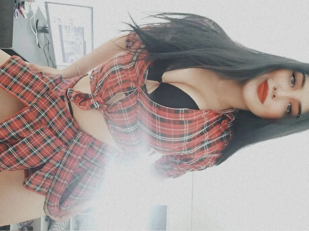 kim_sex_hot's Offline XXX Chat