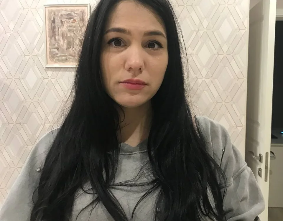 VeronicaAlmond's Offline Chat Room