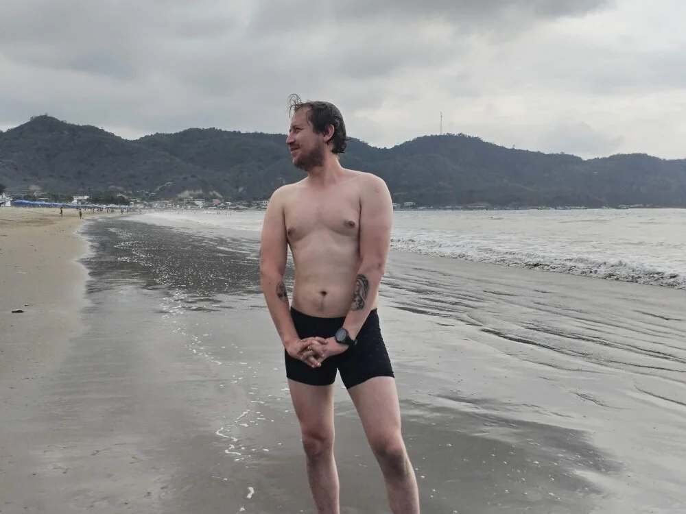 Ecuhot8976 離線 XXX 聊天