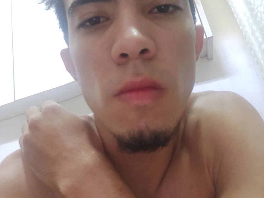 Alextunas22 Obrolan XXX Offline