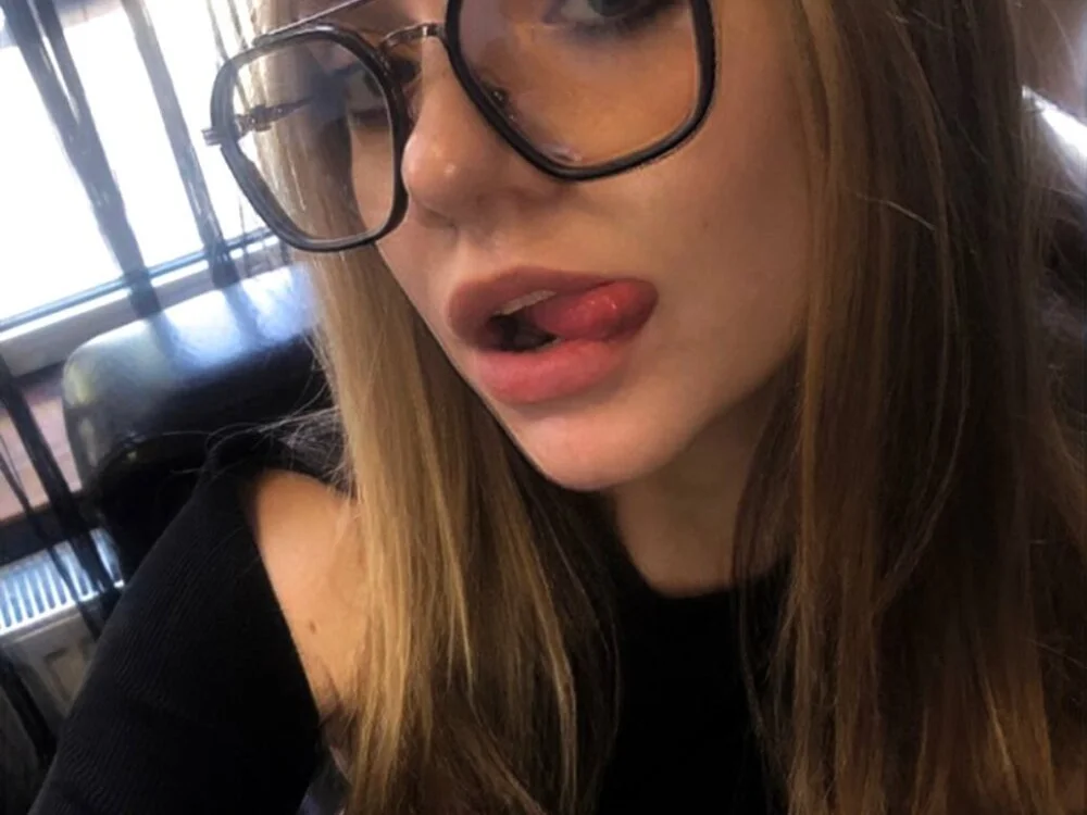 Sara666 Offline XXX-Chat