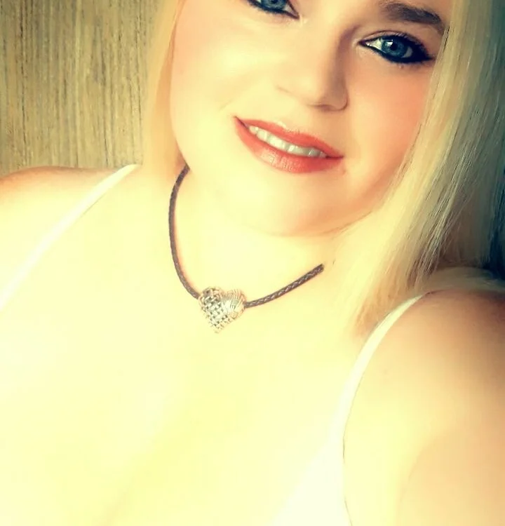 BellaRose8989@xh's Offline Chat Room