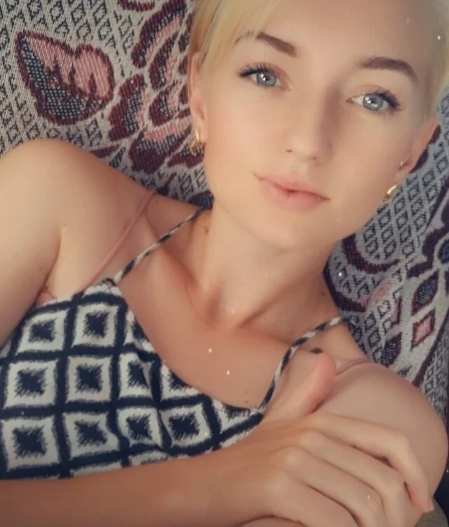 BeckiXJeweln Offline XXX chat