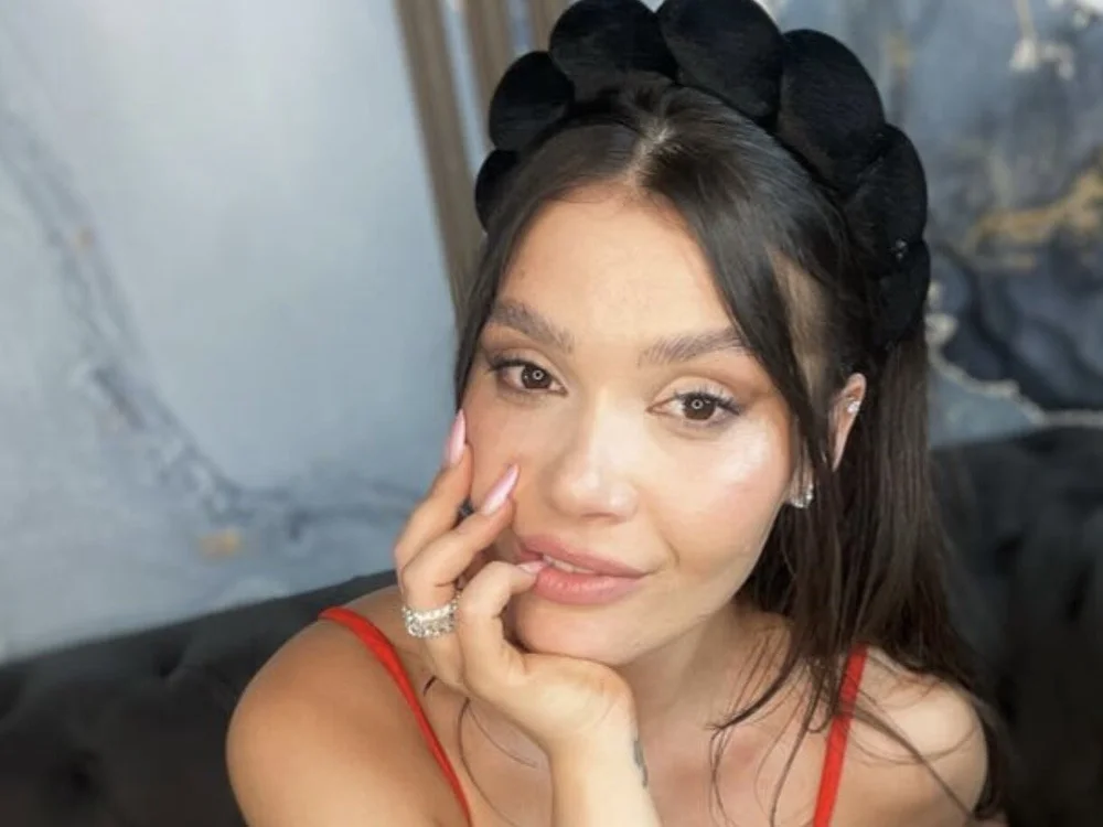 SelenaAllure Chat XXX offline