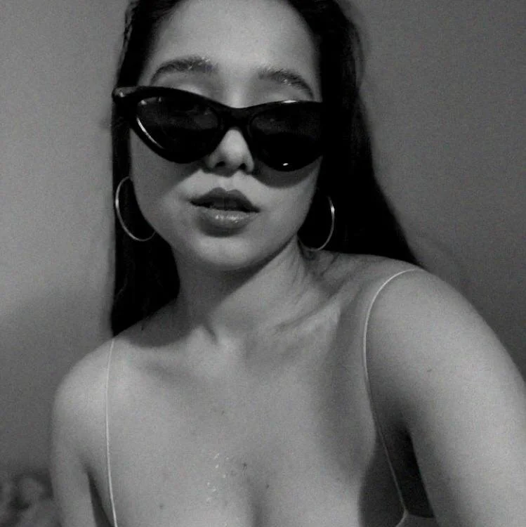SabinaOlive's Offline XXX Chat