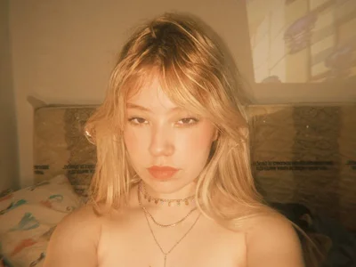 CoreenSchmeling - live cam model