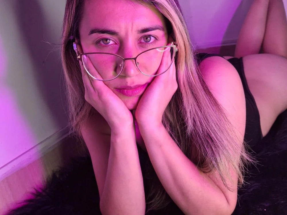 Offline chatovací místnost cami_soler
