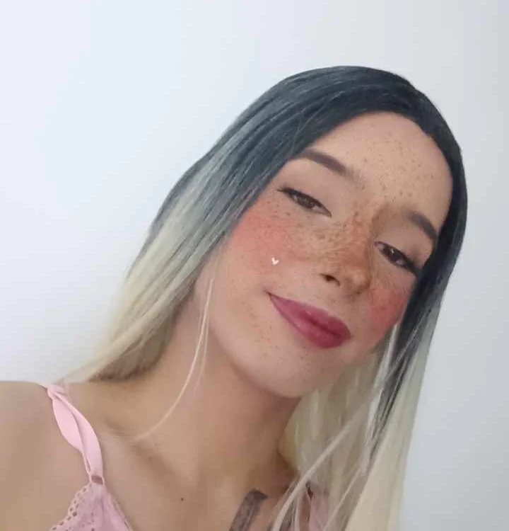 fiorellaselfsuck Offline XXX Chat