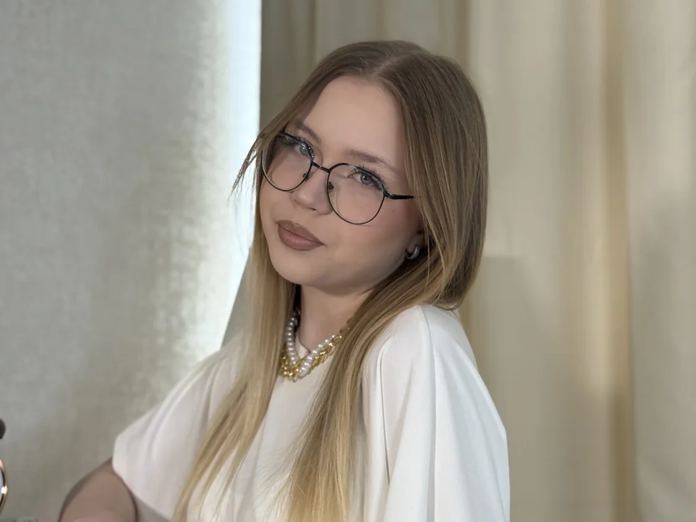 JeaneNordenn Adlı Modelin Çevrimdışı XXX Sohbeti