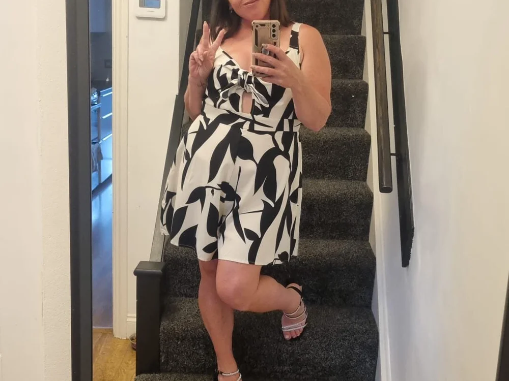 CurvyShy-RoseX's Offline Chat Room