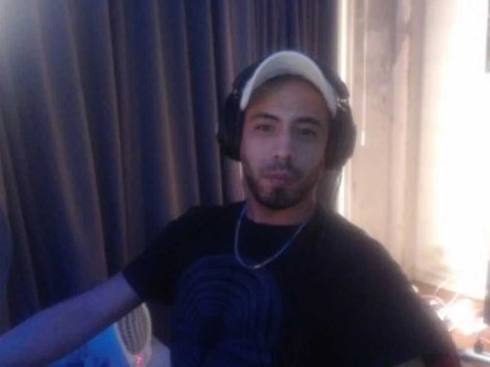 Andy_0686's Offline Chat Room