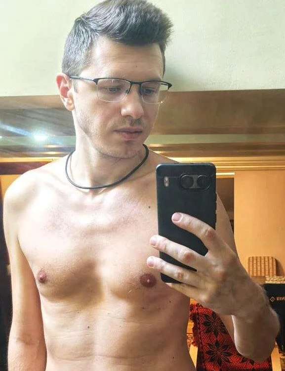 BehindBlueEyesssのオフラインXXXチャット