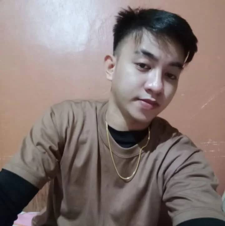 BoyManilaHunk Offline Chatraum