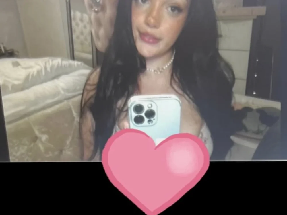 Submissiveprincessslave's Offline Chat Room