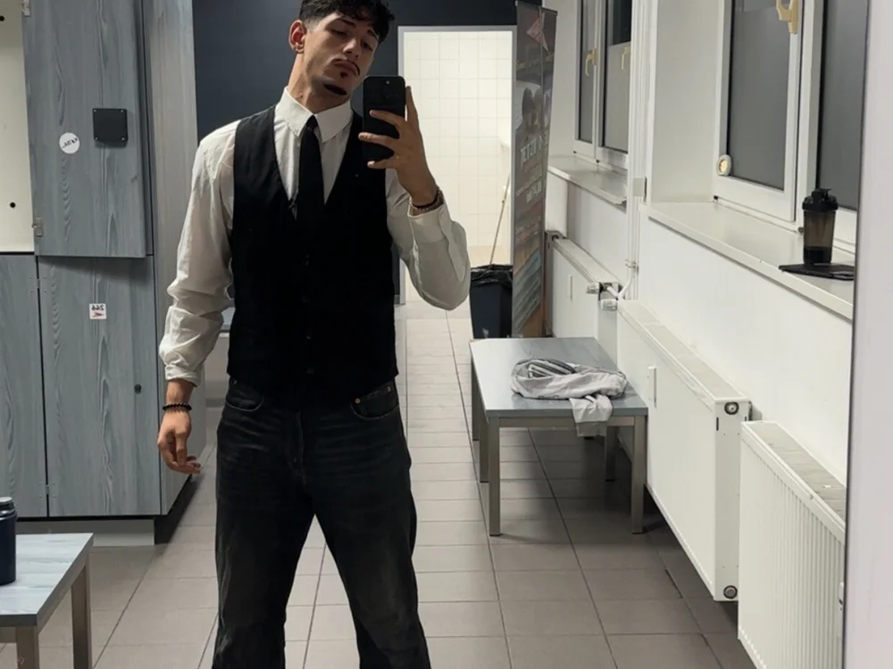 Maskulinteen's Offline Chat Room