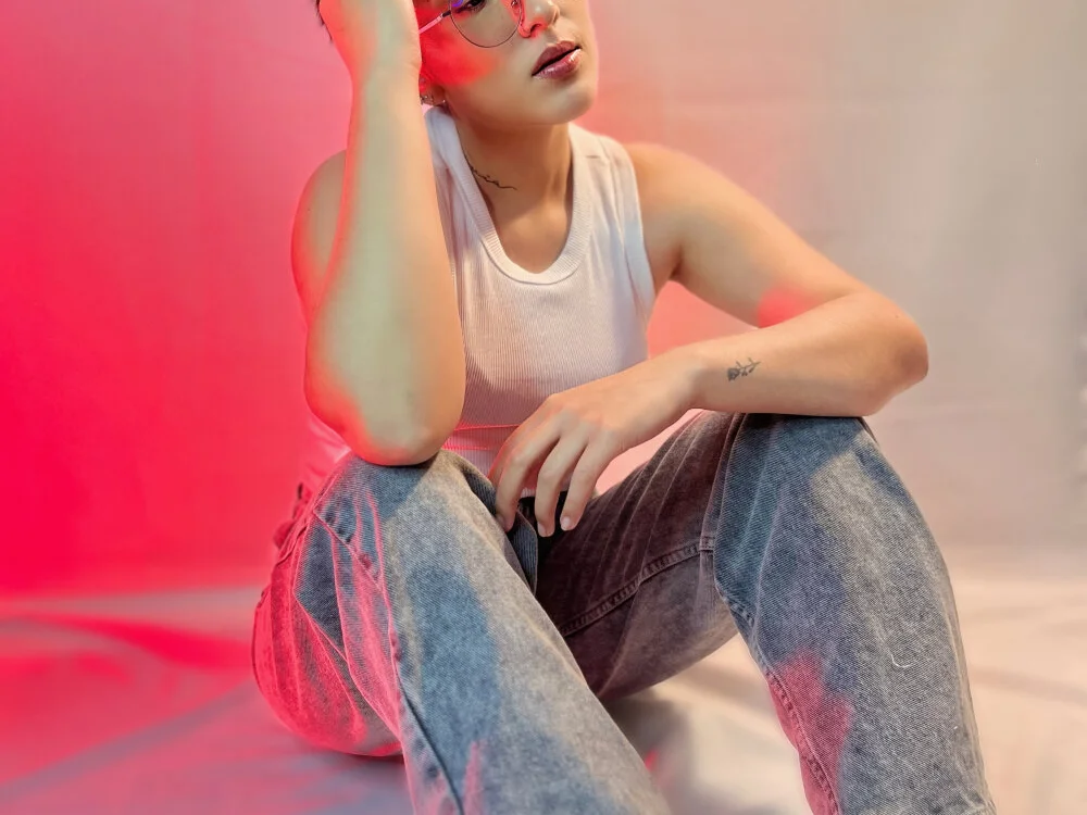 Alex_carter offline XXX-chat