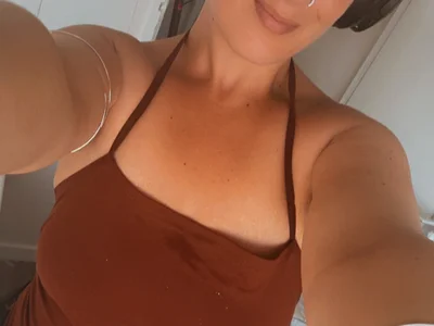 Englishhornybecca30 on StripChat