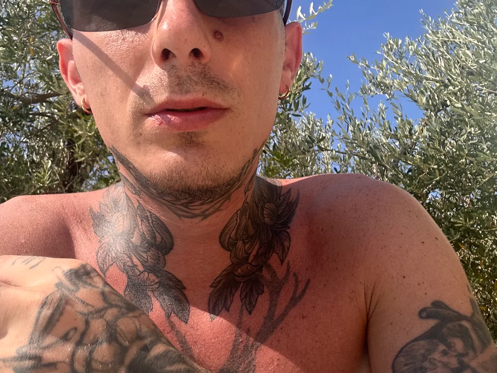tatuato23 Offline XXX-chat