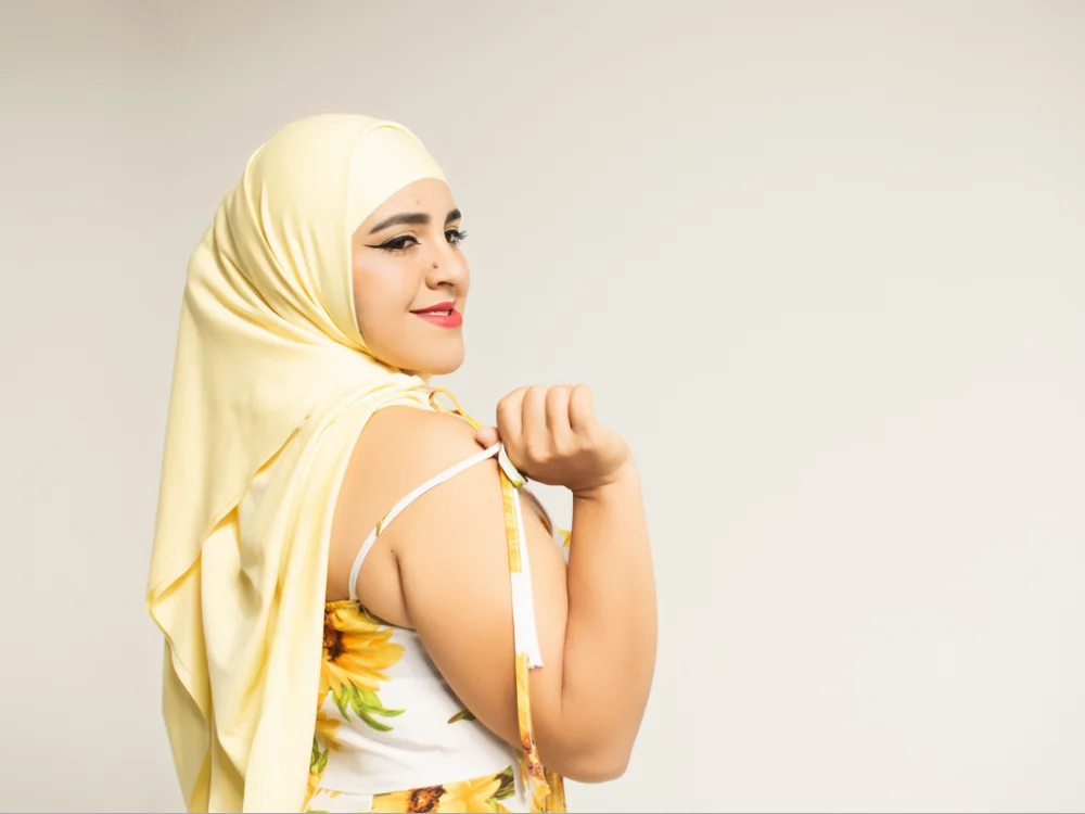 Nahid_Jaziri1 Adlı Modelin Çevrimdışı XXX Sohbeti