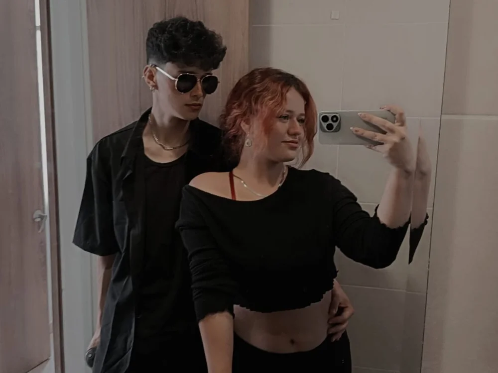 hottie_couplee's Offline XXX Chat