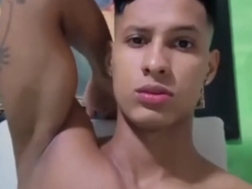 tom_strong1 cam model