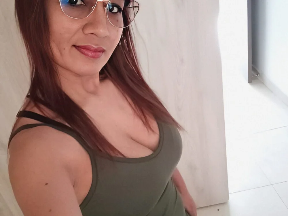 tina_moon2's Offline XXX Chat