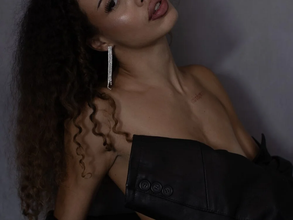 __KAMI_Off_'s Offline XXX Chat