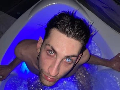 Arkadeita — live male cam