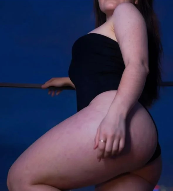 LOunNa-_Sexxyn Offline XXX chat