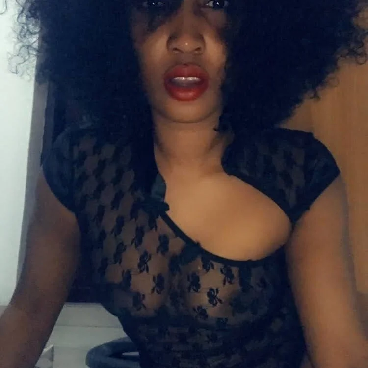 eroticempress' Offline Chat Room
