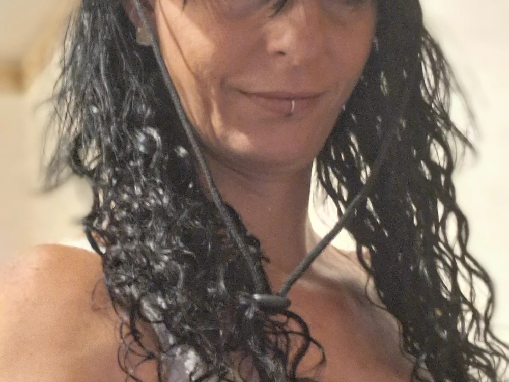 nylon4080's Offline Chat Room