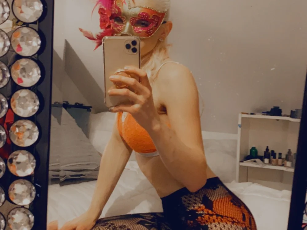 غرفة دردشة bootylooksgood دون اتصال