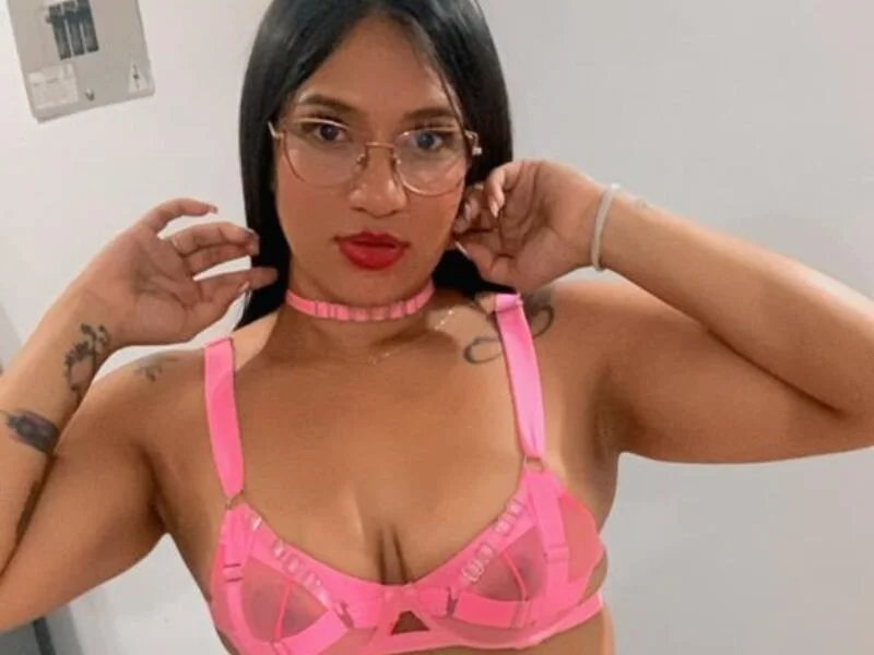 Lucy__Lov3's Offline XXX Chat