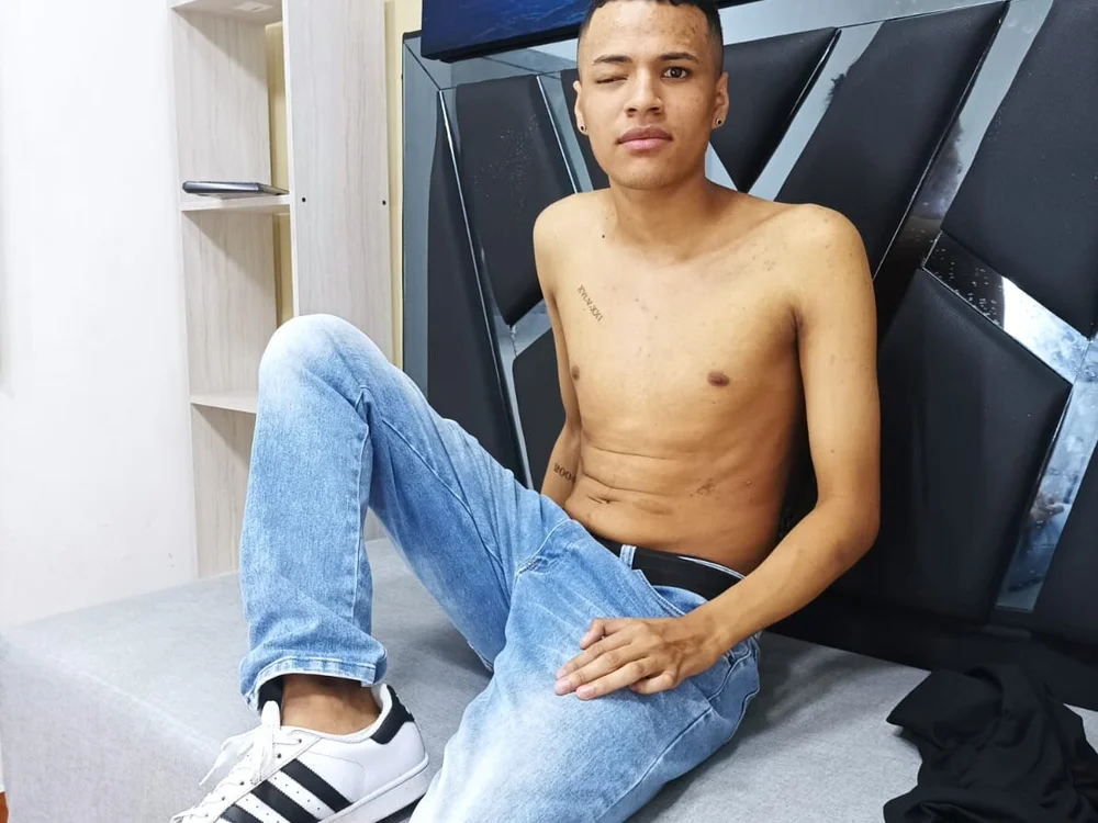 Leo_Cruzz offline chatrum