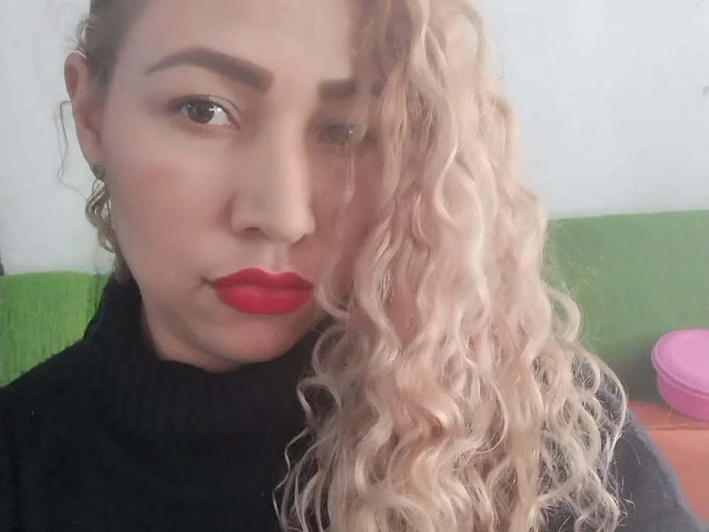 tailor__celeste's Offline Chat Room