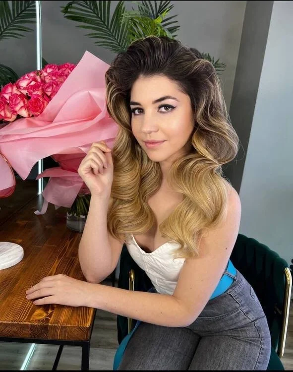 ArianeLecler's Offline Chat Room