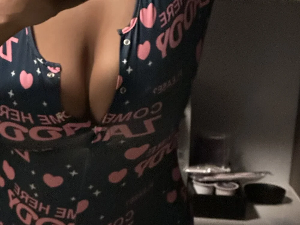 Teaser6869's Offline XXX Chat