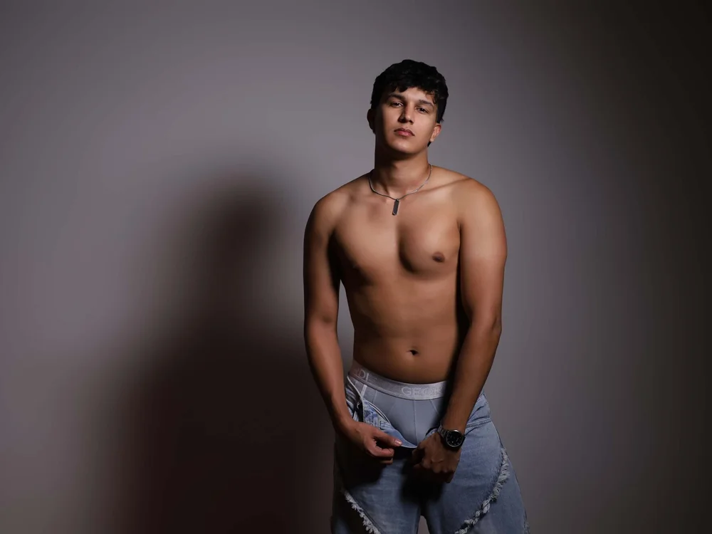 Leo_Savage_ offline XXX-chat