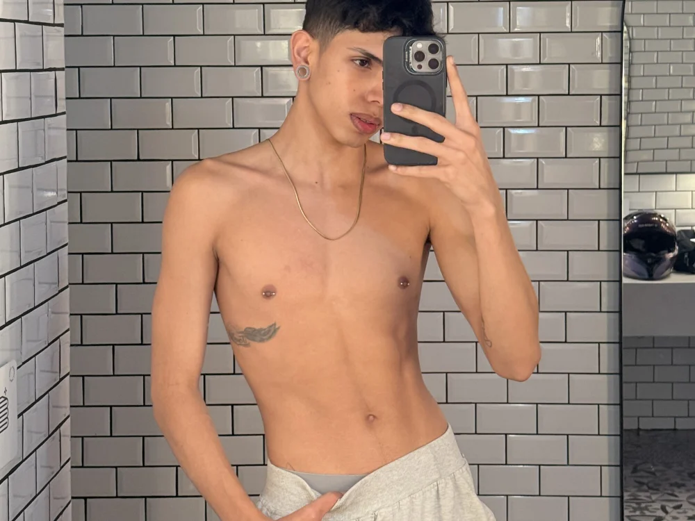 andrew_magicc Offline XXX Chat