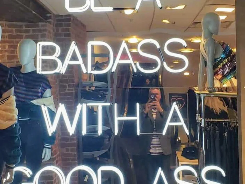 Dixie_In_her_mouth cam model