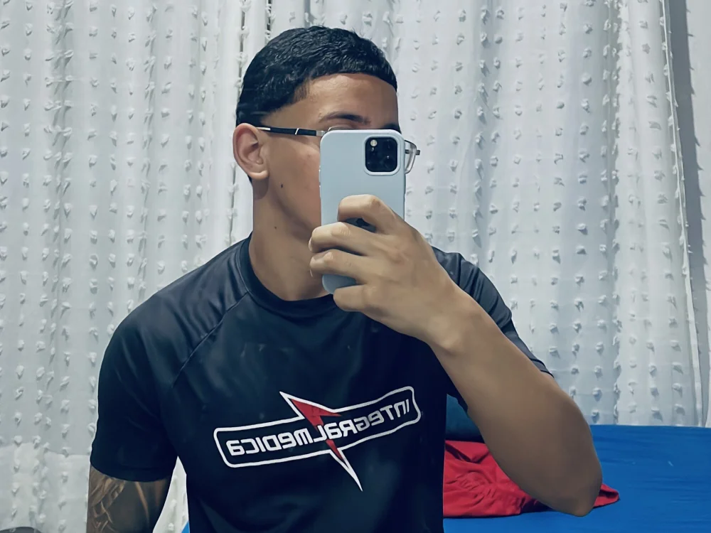 viniciusmaximo77's Offline XXX Chat