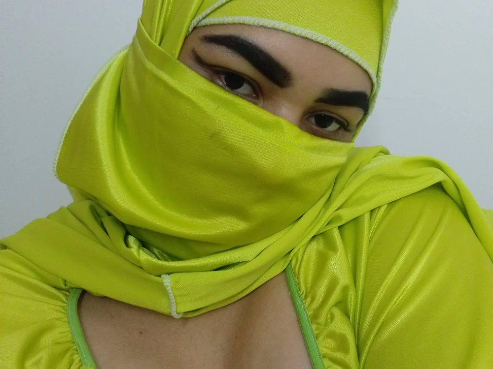 yamina_a's Offline Chat Room