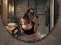 AliraX's webcam live show