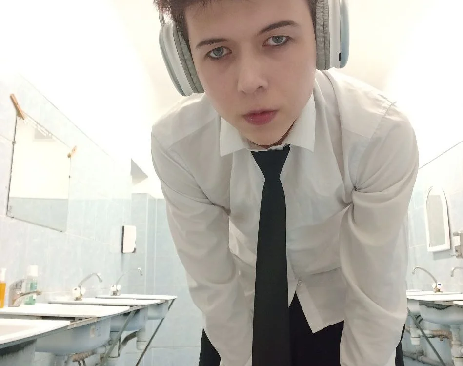 Charlie_Dean's Offline XXX Chat