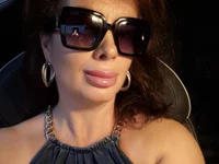 AdivaaaのライブXXXチャット