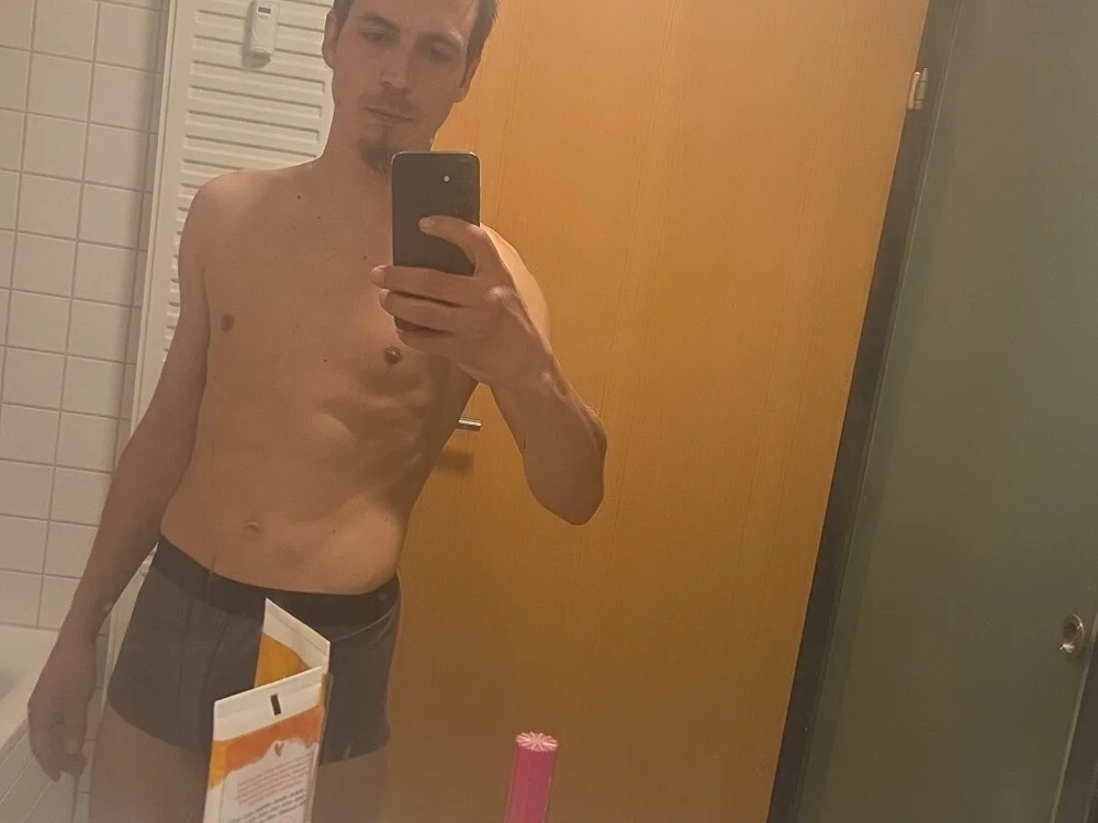 horny93man cam model