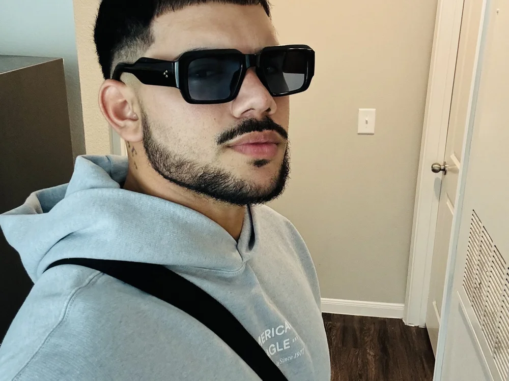 Alejito02's Offline Chat Room