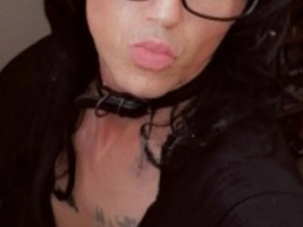 sissyslutbg's Offline Chat Room